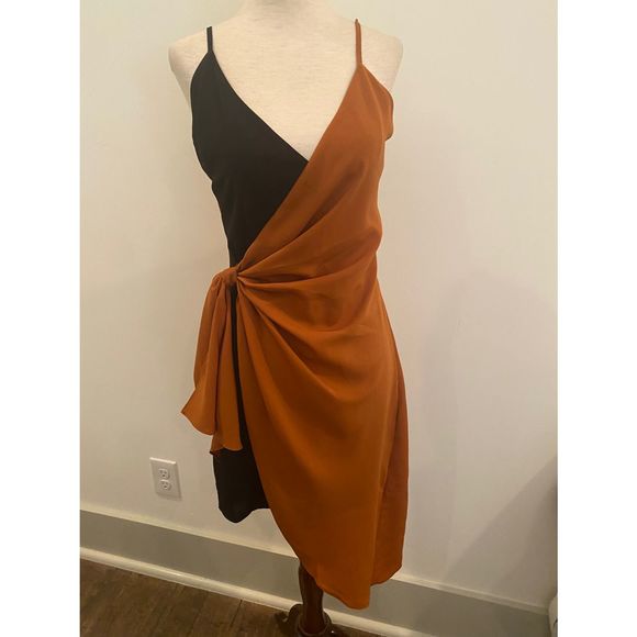 Chloe Dao Dresses & Skirts - Chloe Dao two-tone mini dress NWT